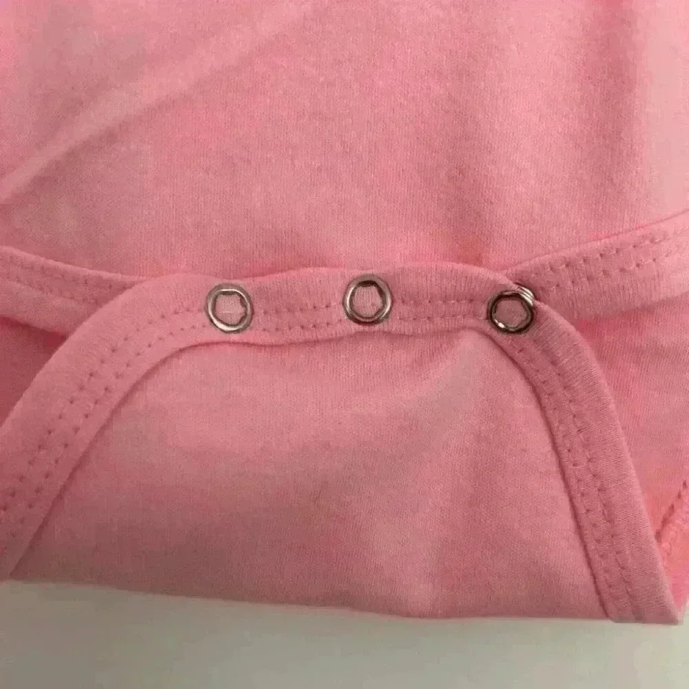 BNWT 6-12 mo. Pink Onesie Hand Embroidered with Bumblebees with Felt Barrettes - Picture 4 of 9